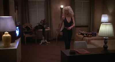 'Nancy, I've just sent in $1,000. - Motel Hell