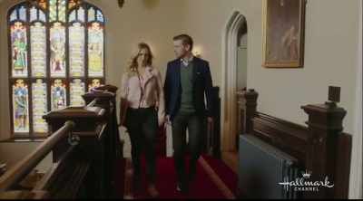 - Não, é meu.
- Erro não intencional. - Royally Ever After