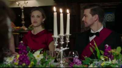 - Não vens?
- Prefiro ficar aqui a ver. - Royally Ever After