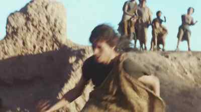 Naomi, stay there.
I'll help. - Samson and Delilah
