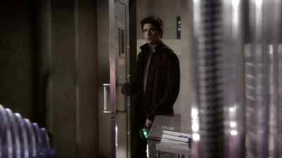 [Narrating]
I followed Foss - Kyle XY