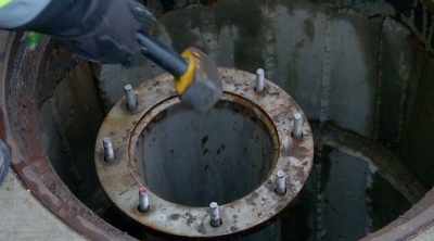 [narrator] A little elbow
grease can go a long way, - Sewer Divers