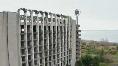 [narrator] A vast complex
built on grand ambitions. - Mysteries of the Abandoned