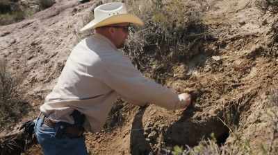 Narrator:
AARON AND HIS UNCLE JOHN - Dino Hunters