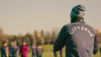 [narrator] After beating
current champions Chelsea, - All or Nothing: Manchester City
