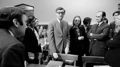 [narrator] After graduating
from Yale in 1973, - First Ladies