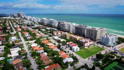 [narrator] And in Miami,
the catastrophic destruction - Engineering Catastrophes