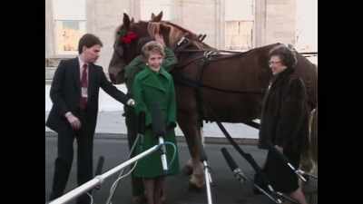 [narrator] And just like that,
eight years are over. - First Ladies