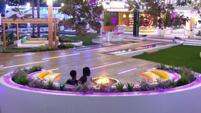 NARRATOR: And one couple gets steamy. - Love Island