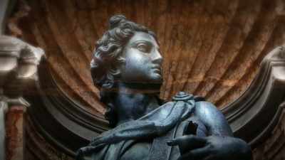 - [Narrator] Apollo was the Greek sun god, - Creating Christ