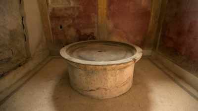 NARRATOR:
Archaeological evidence indicates - Lost Treasures of Rome