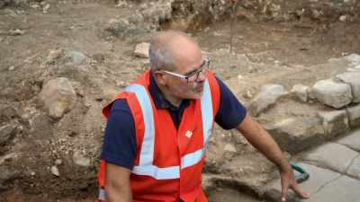 NARRATOR: Archaeologist
Frank Giecco is leading - Lost Treasures of Rome