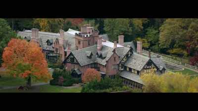 ‐ [Narrator] As they
amass huge fortunes‐ - The Titans That Built America