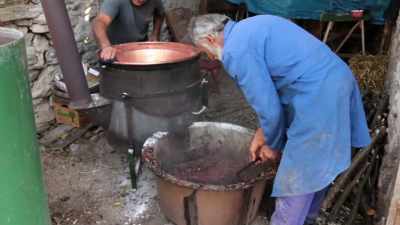  [narrator] backwoods
  distillers in eastern europe
  will sometimes infuse - Moonshiners: Master Distiller