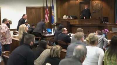 NARRATOR: Both sides expected
the jury would need several days - Killer Cases