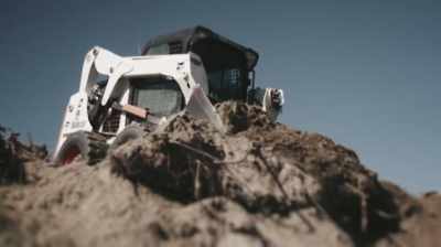 Narrator:
BUT MOVING THIS MUCH DIRT - Dino Hunters