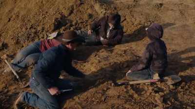 Narrator: BUT THE WINTER STORM
IS CLOSING IN - Dino Hunters