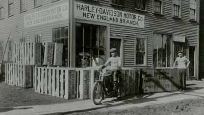 ‐ [Narrator] But while
Harley‐Davidson may - The Machines That Built America