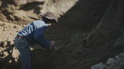 Narrator:
CLAYTON IS DIGGING ON OLD
FAITHFUL, - Dino Hunters