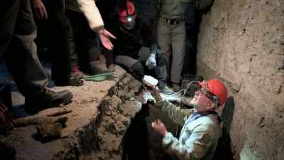 NARRATOR: Digging deeper Marco uncovers
more and more fragments. - Lost Treasures of Rome