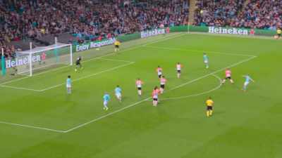 [narrator] Earlier in his career,
De Bruyne was a player - All or Nothing: Manchester City