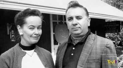 NARRATOR: Ed and Lorraine
suggest holding a séance - Devil's Road: The True Story of Ed and Lorraine Warren