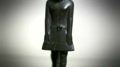 Narrator: EXPERTS BELIEVE
WHOEVER OWNED THIS STATUE - Strange Evidence