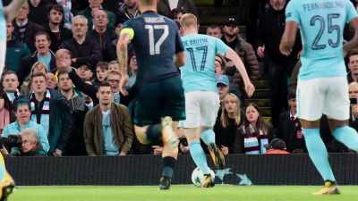 [narrator]
Fellow mid-fielder Kevin De Bruyne, - All or Nothing: Manchester City