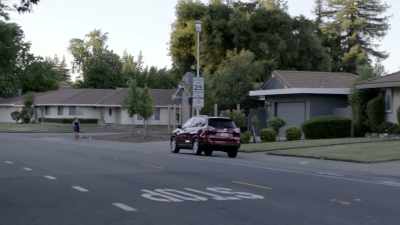 Narrator: FOR EXAMPLE,
THE OFFENDER ALWAYS MANAGED - The Golden State Killer: It's Not Over