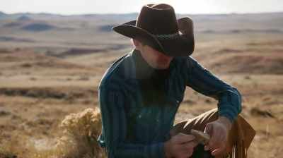 Narrator:
FOSSIL HUNTERS LIKE CLAYTON - Dino Hunters