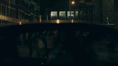 [narrator] Global estimates are that
up to five trillion plastic bags - Broken