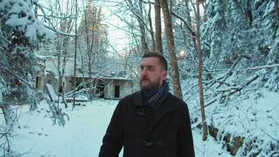 [narrator] He followed
the Minister to a park. - Mysteries of the Abandoned
