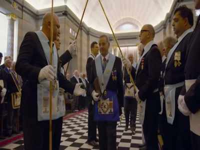 [narrator] Here they really do put on
a show for their guests. - Inside the Freemasons