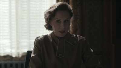 [narrator in film]
A well-mannered group, I think. - The Queen's Gambit