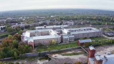 [narrator] Knoop had lived
and worked
in Industrial Britain. - Mysteries of the Abandoned