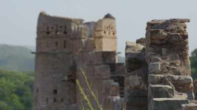 [narrator] Kumbhalgarh
remained impervious
to direct assault. - Mysteries of the Abandoned