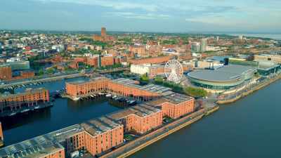 [narrator] Liverpool,
Northern England. - Engineering Catastrophes