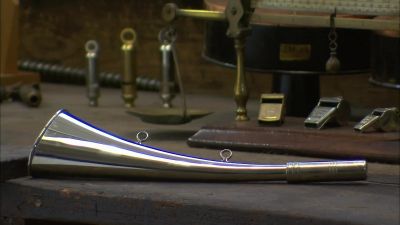 >> Narrator: MAKING MINIATURE - How It's Made