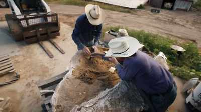 Narrator:
MIKE AND HIS SON JAKE - Dino Hunters