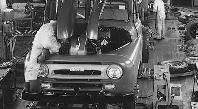 - [narrator] his mission, - The Cars That Made the World