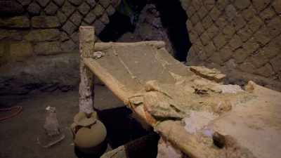 NARRATOR: Not just one, but three beds, - Lost Treasures of Rome