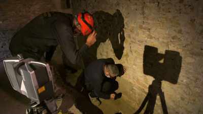 NARRATOR: Now Marco
can break up the floor. - Lost Treasures of Rome