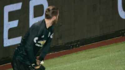 [narrator] On 43 minutes,
City earn a corner. - All or Nothing: Manchester City