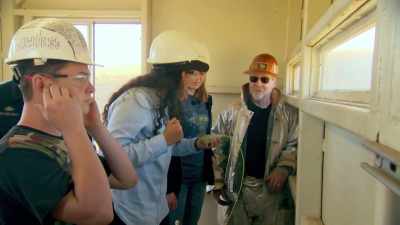 Narrator: ON A DAY WHEN NOT MUCH
WENT ACCORDING TO PLAN, - Mythbusters Jr.