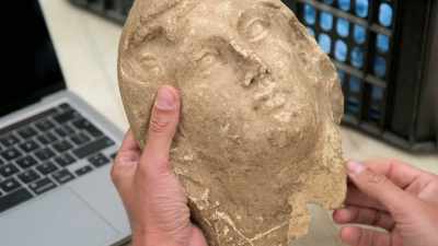 NARRATOR: Paul compares
its features to an established - Lost Treasures of Rome