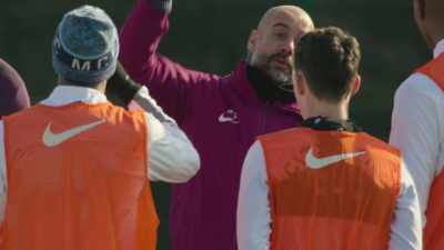 [narrator] Pep demands that his defenders - All or Nothing: Manchester City