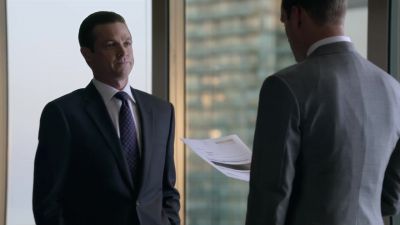 NARRATOR:
Previously on Suits... - Suits