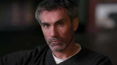 [narrator] Privately,
Gillespie's gambling
was spiralling. - Fever Pitch: The Rise of the Premier League