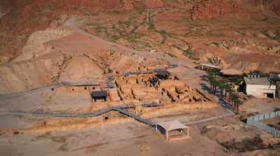 Narrator:
Qumran has all the facilities - Dead Sea Scrolls: The Doomsday Prophecy