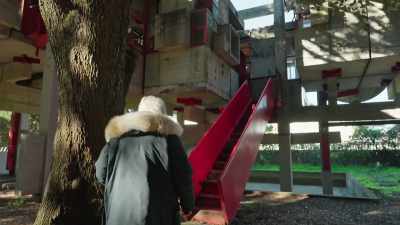 [narrator] Raynaldo Perugini
grew up in this
bizarre structure. - Mysteries of the Abandoned